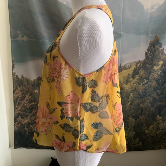 Floral tank - Picture 3 of 7